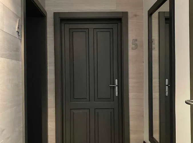 招待所 Toronyi Vendeghaz *